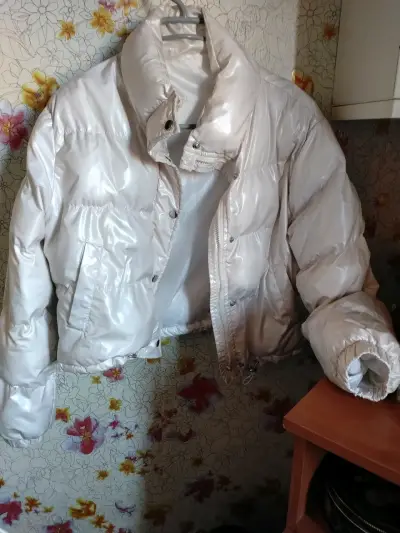 Chaqueta acolchada blanca brillante - miniatura 2