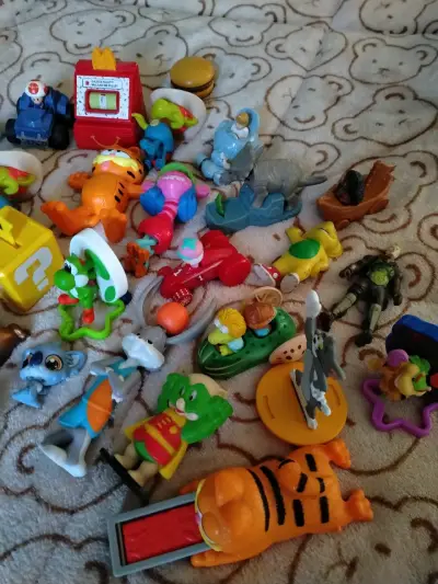 Lote de juguetes y figuras coleccionables - miniatura 1