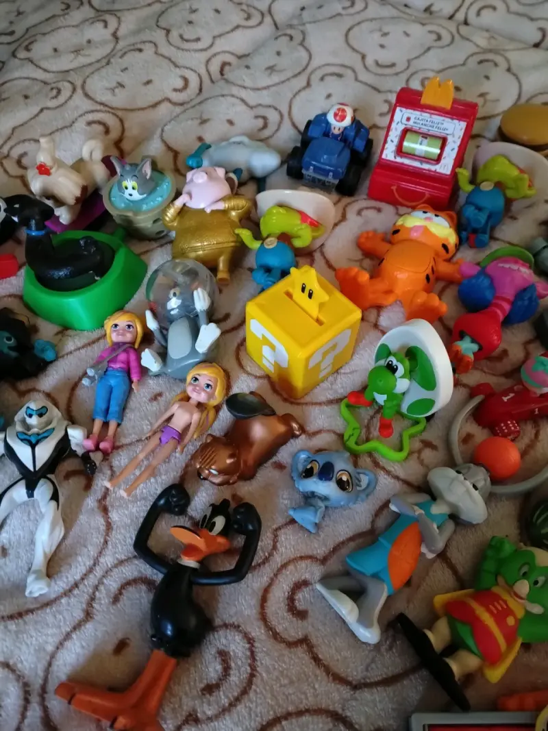 Lote de juguetes y figuras coleccionables - 3