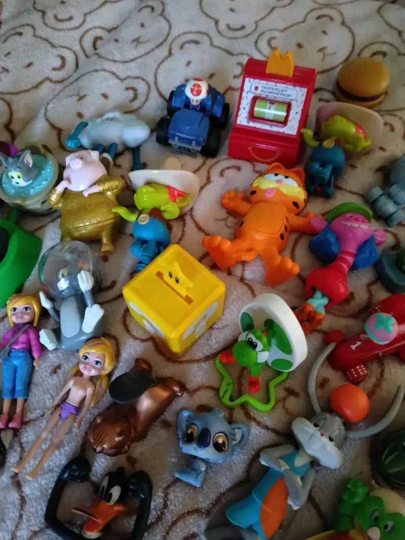 Lote de juguetes y figuras coleccionables - 5
