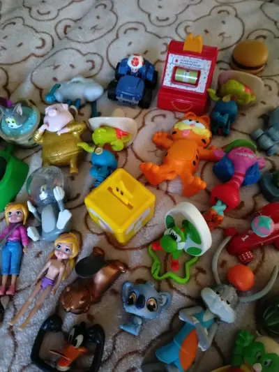 Lote de juguetes y figuras coleccionables - miniatura 5