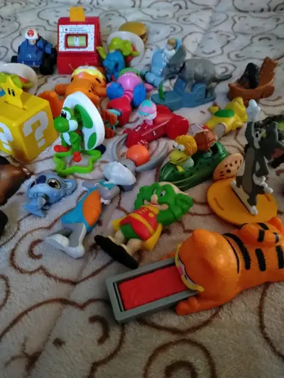 Lote de juguetes y figuras coleccionables - miniatura 6