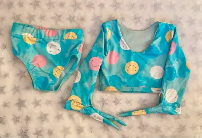 Conjunto de bikini estampado para niña - miniatura 1
