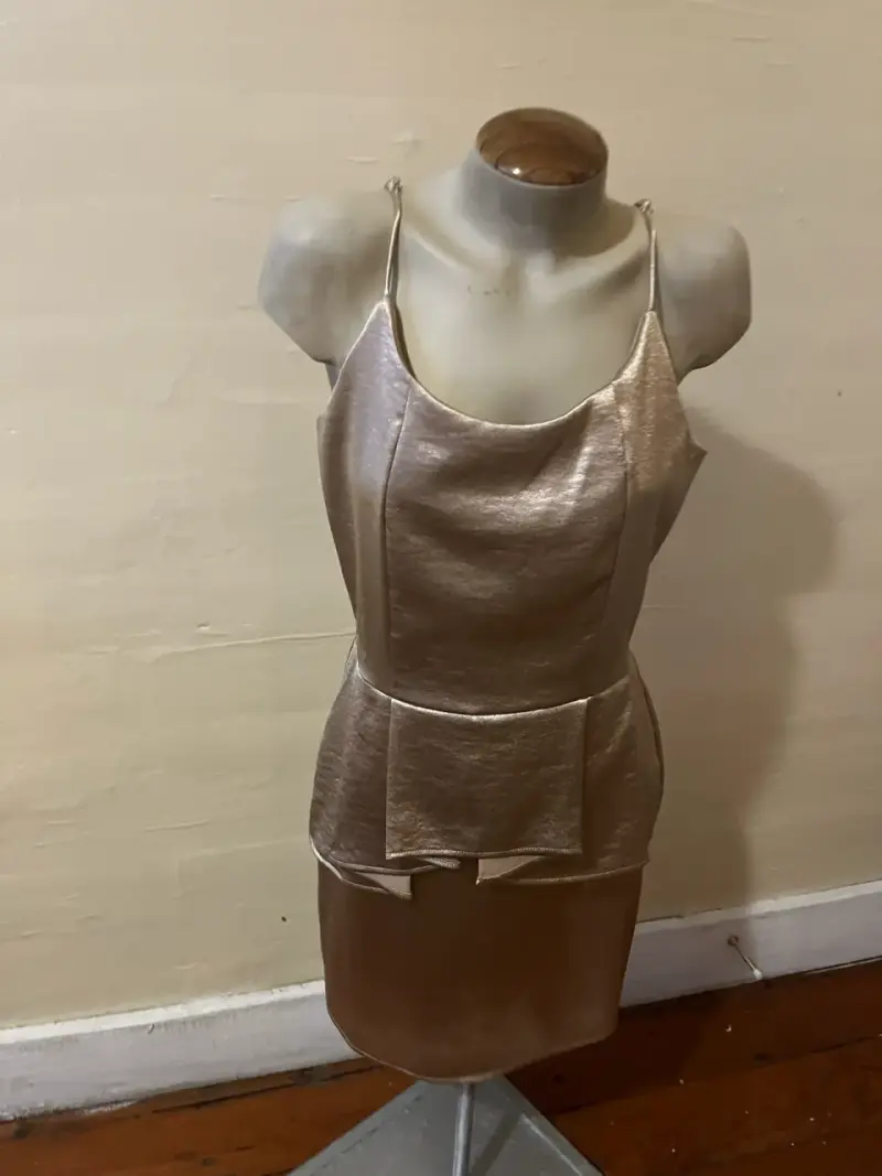 Vestido dorado elegante - 2