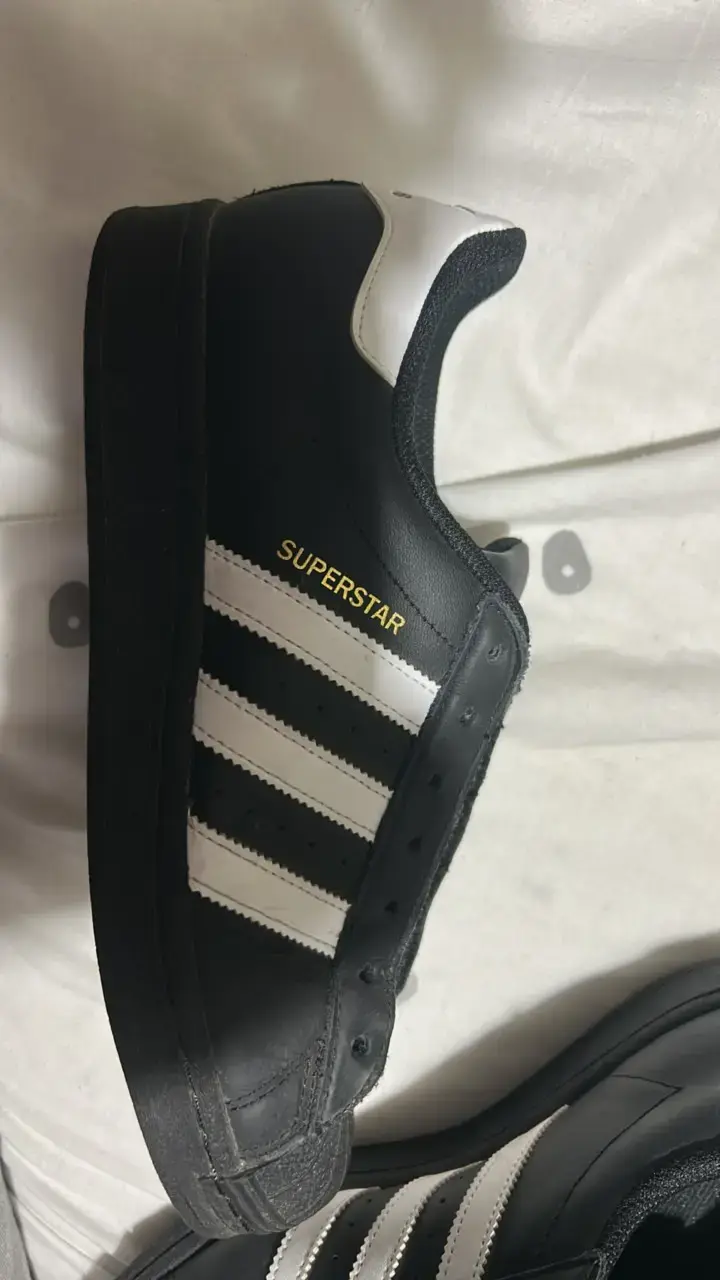 Zapatillas Adidas Superstar negras y blancas - 1