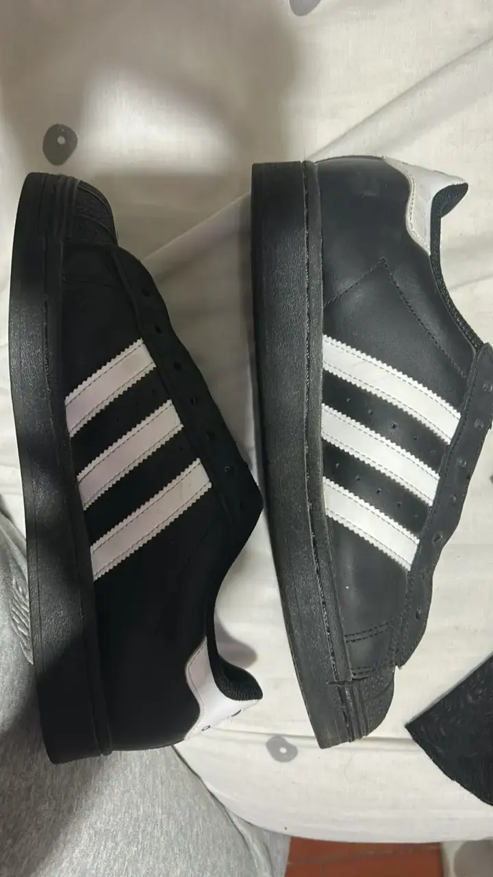 Zapatillas Adidas Superstar negras y blancas - 3