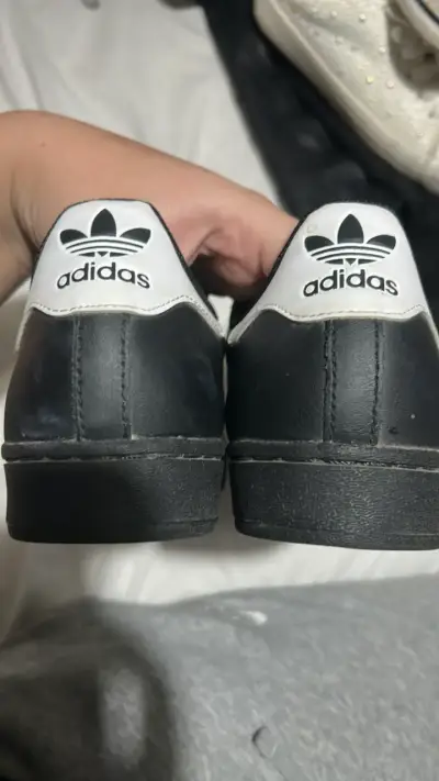 Zapatillas Adidas Superstar negras y blancas - miniatura 6