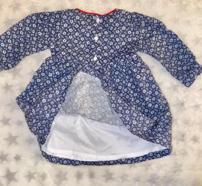 Vestido infantil azul con flores - miniatura 3