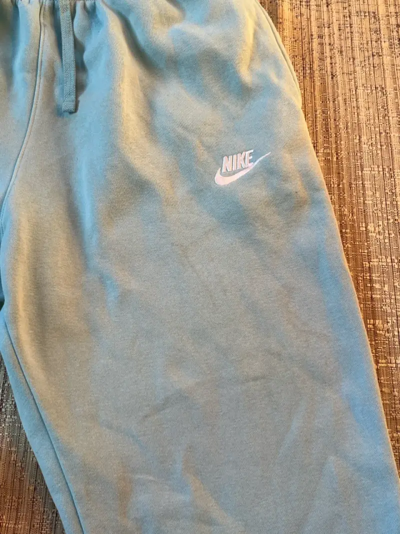 Pantalones deportivos Nike celestes - 3