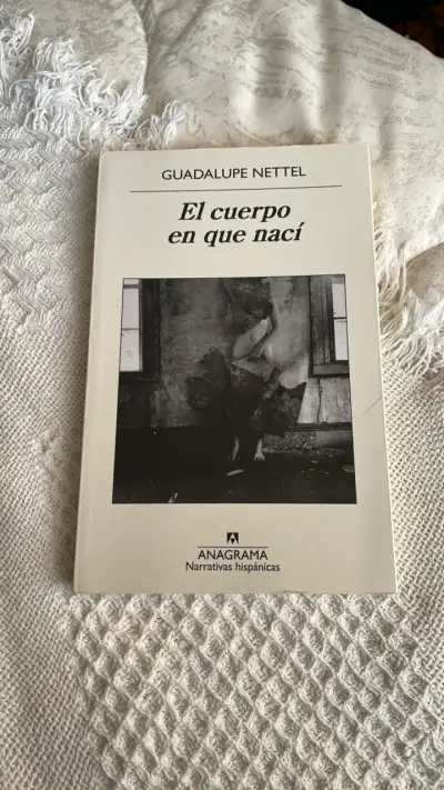 Libro 'El cuerpo en que nací' de Guadalupe Nettel - miniatura 1