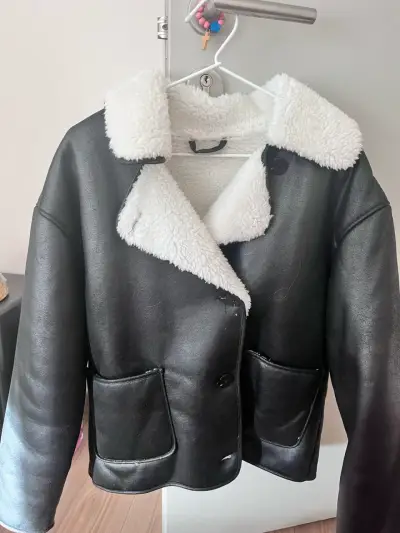 Chaqueta de cuero sintético con forro de lana - miniatura 1