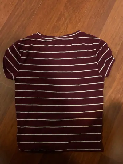 Polera a rayas burdeos y blancas - miniatura 2