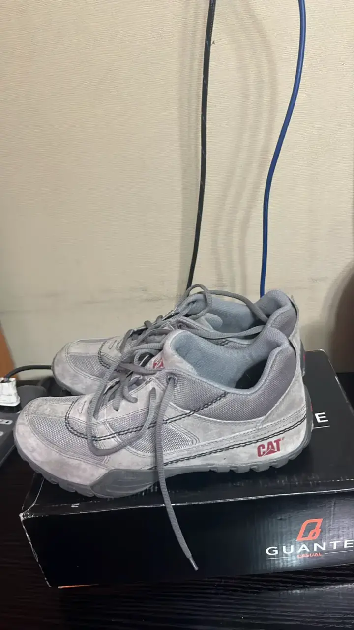 Zapatillas deportivas grises Cat - 4