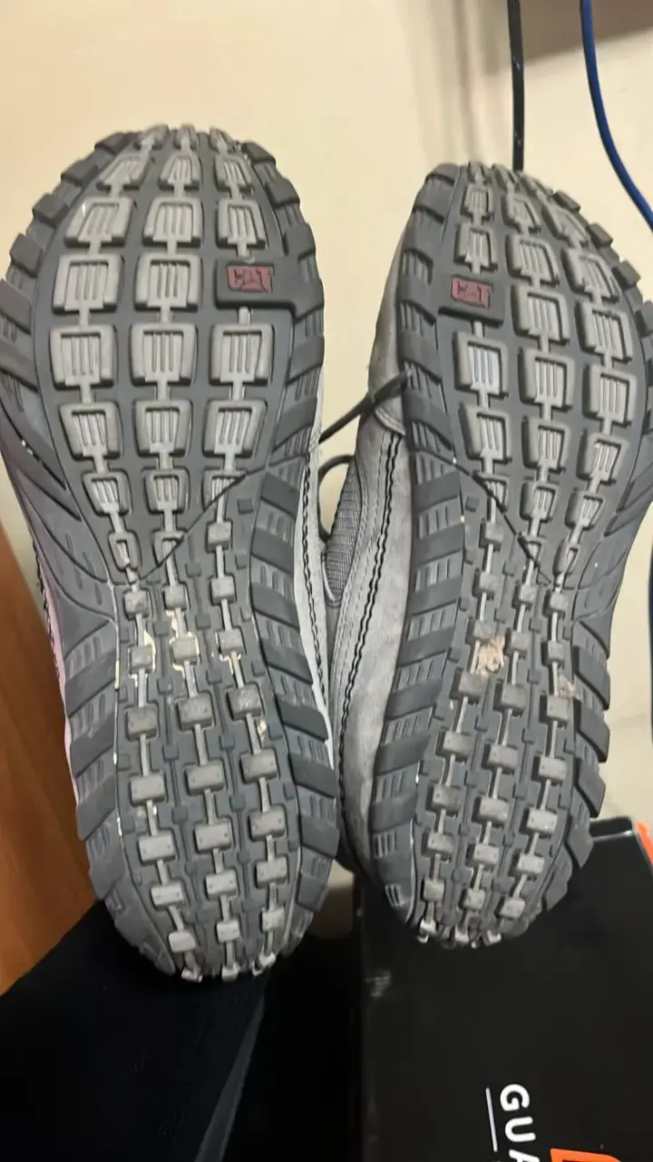 Zapatillas deportivas grises Cat - 6