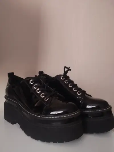 Zapatos plataforma C/MORAN negros charol talla 37 - miniatura 1