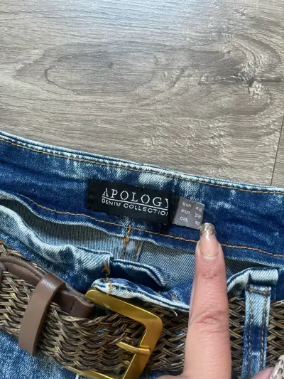 Jeans anchos de mezclilla azul con cinturón - miniatura 3