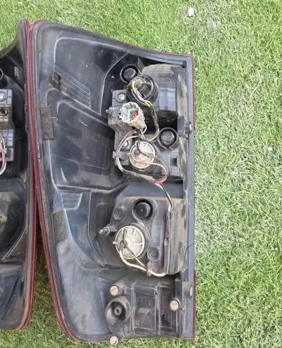 Par de focos traseros NP300/Alaskan/DFSK D1 - miniatura 4