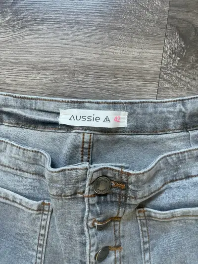 Jeans gris claro de tiro alto para mujer - miniatura 5