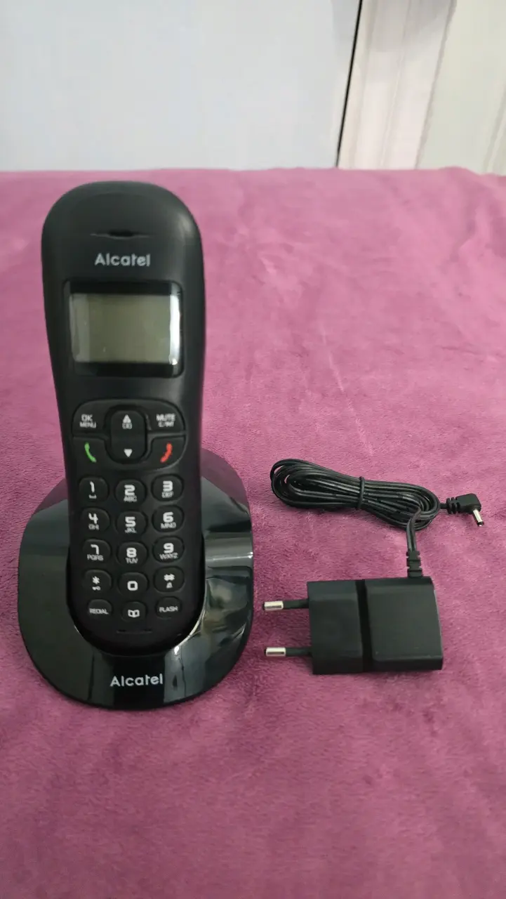 Teléfono inalámbrico Alcatel con base y cargador - 1
