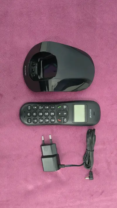 Teléfono inalámbrico Alcatel con base y cargador - miniatura 2