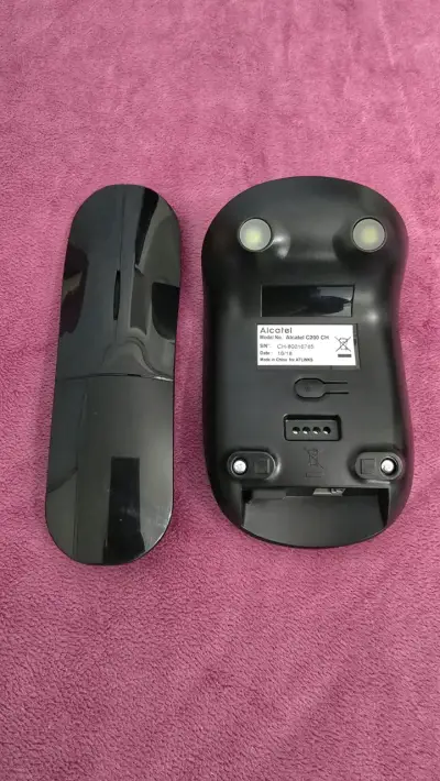 Teléfono inalámbrico Alcatel con base y cargador - miniatura 3
