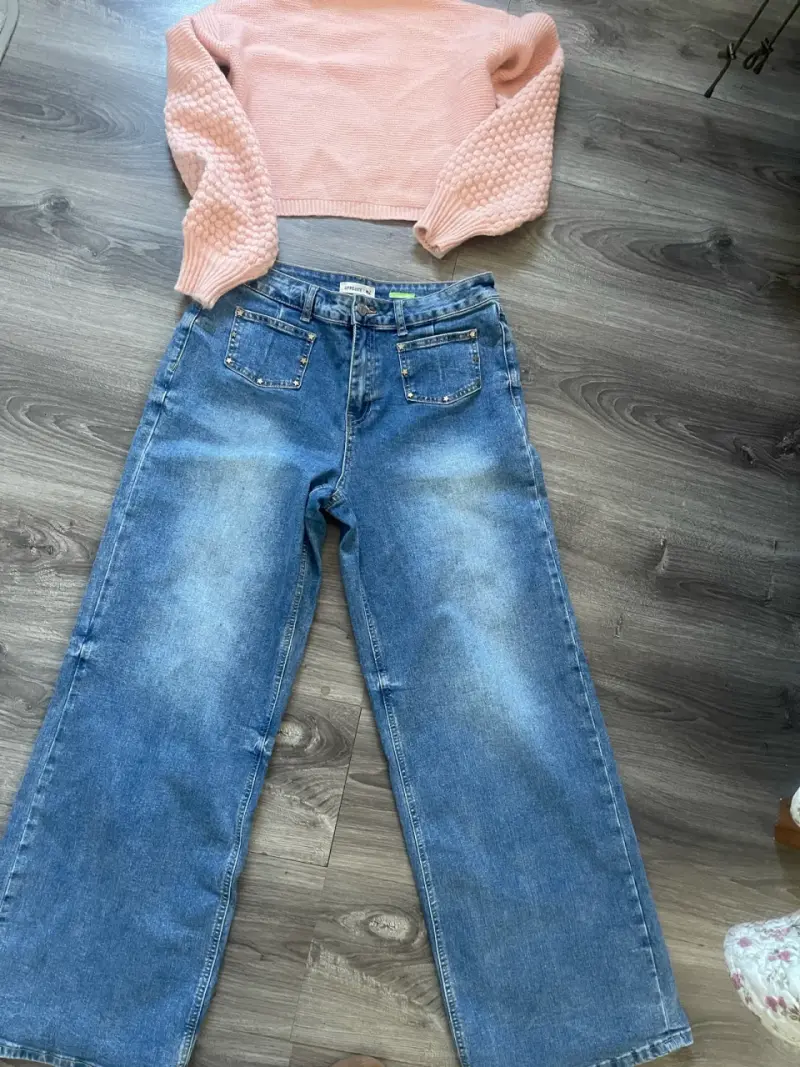 jeans anchos con tachas en bolsillos - 3