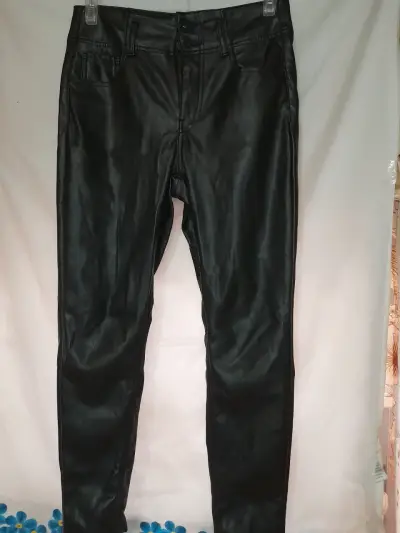 Pantalones de cuero sintético negro para mujer - miniatura 1