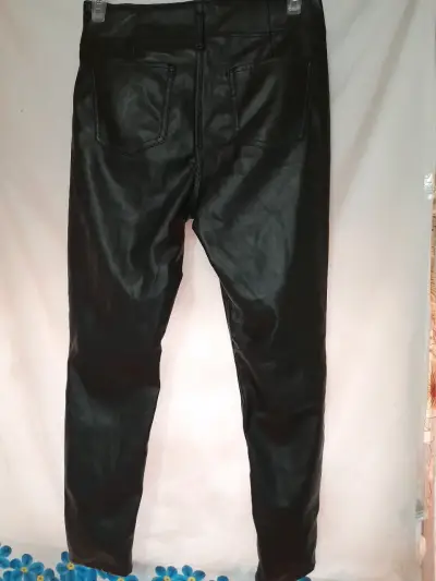 Pantalones de cuero sintético negro para mujer - miniatura 2