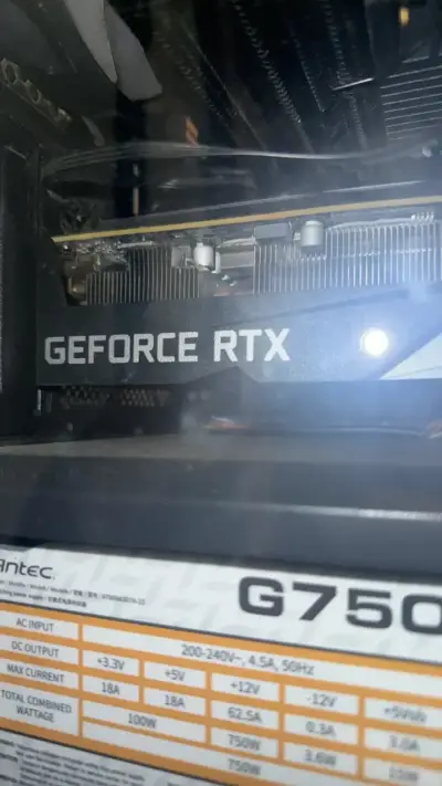Tarjeta gráfica Gigabyte GeForce RTX 3070 - miniatura 2