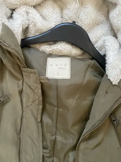 Parka de invierno con capucha de piel sintética - miniatura 3