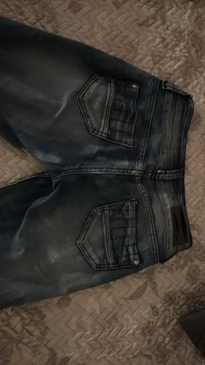Jeans oscuros de mezclilla para mujer - miniatura 2