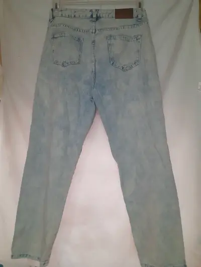 Jeans de mezclilla azul claro para mujer - miniatura 2