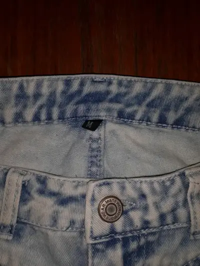 Jeans de mezclilla azul claro para mujer - miniatura 3