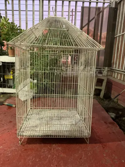 Jaula grande para aves metálica - miniatura 1