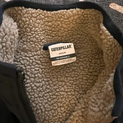 Chaqueta negra Caterpillar con forro polar - miniatura 2