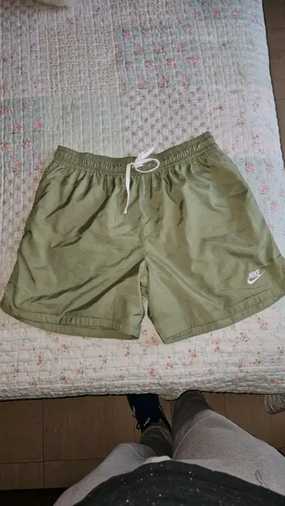 Shorts deportivos Nike verde oliva - miniatura 1