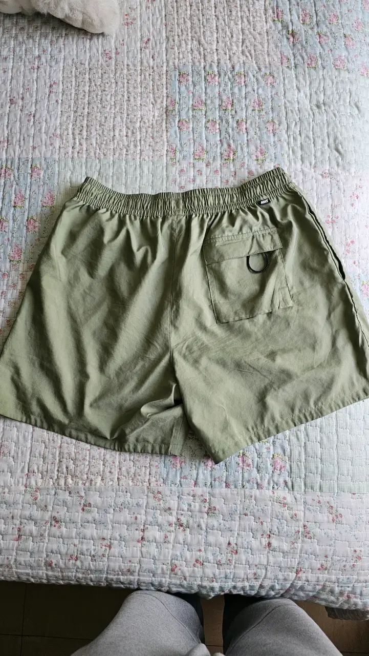 Shorts deportivos Nike verde oliva - 5