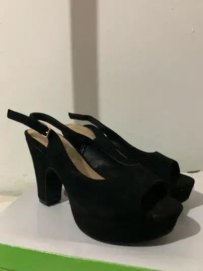 Tacones negros de gamuza con plataforma - miniatura 1