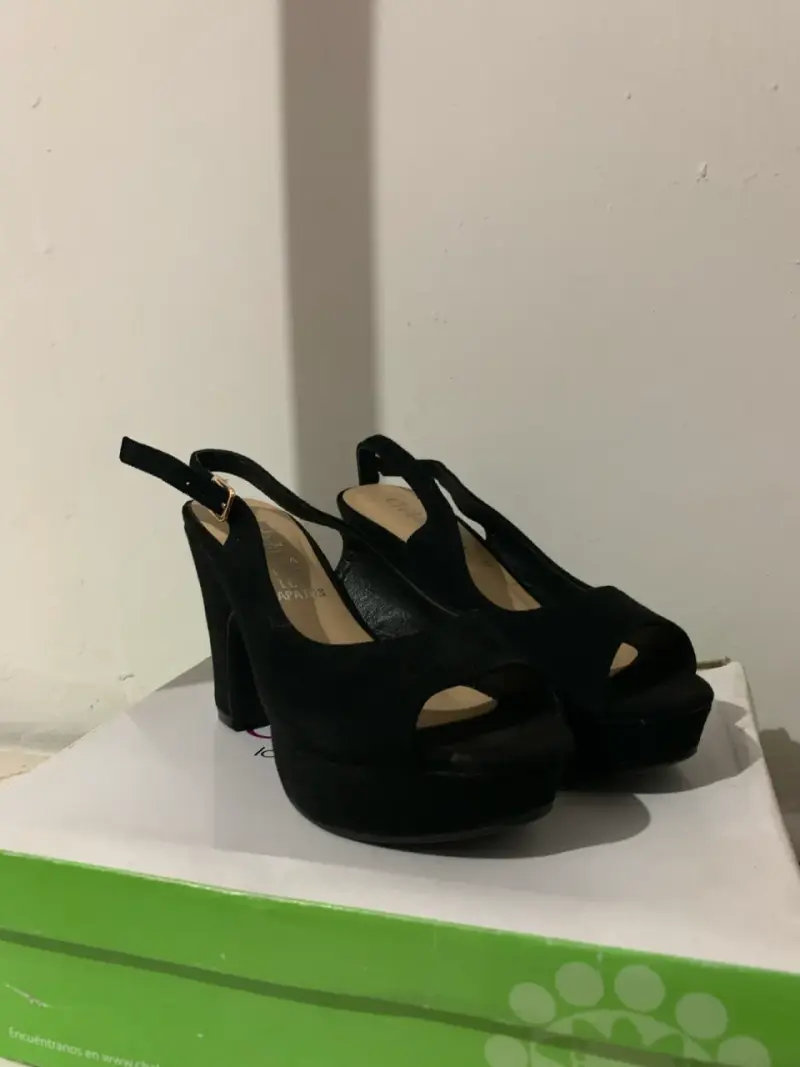 Tacones negros de gamuza con plataforma - 2
