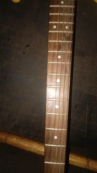 Cuerpo de guitarra eléctrica amarillo - miniatura 3