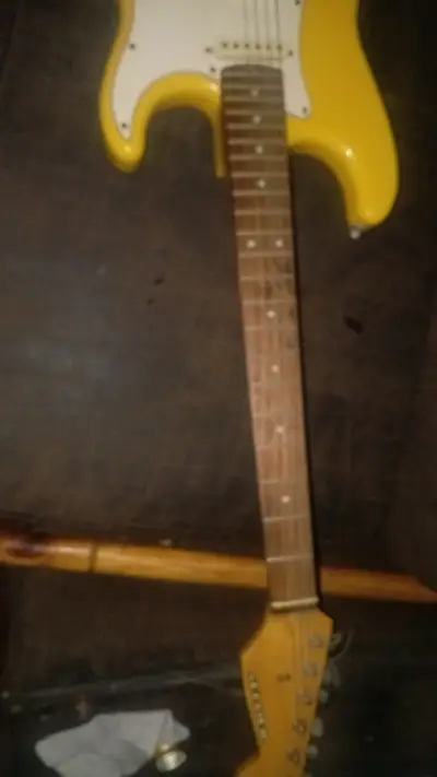 Cuerpo de guitarra eléctrica amarillo - miniatura 4