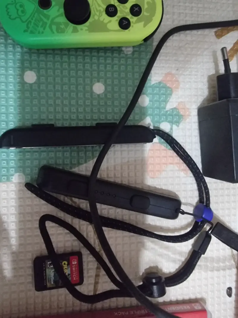 Consola Nintendo Switch con accesorios y juegos - 4