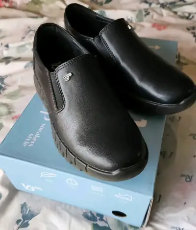 Zapatilla Casual 16 HRS Número 35. - miniatura 1
