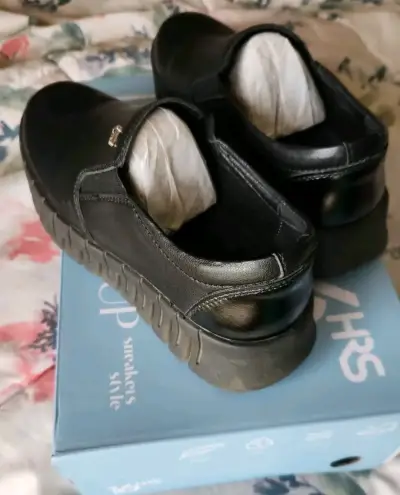 Zapatilla Casual 16 HRS Número 35. - miniatura 2