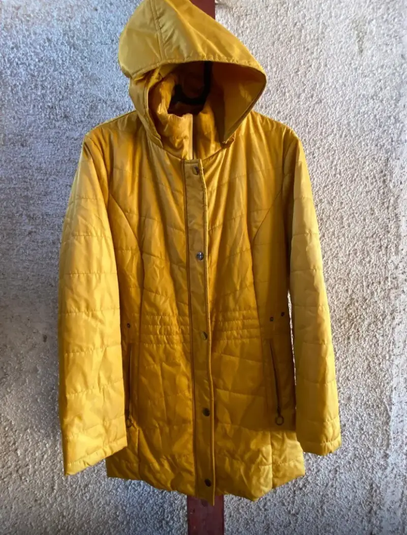 Parka  amarilla  con capucha para mujer marca Ash - 1