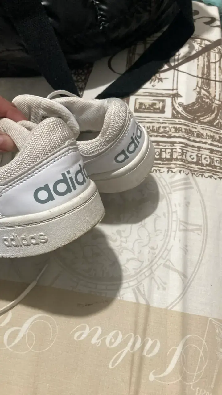 Zapatillas blancas Adidas clásicas - 2