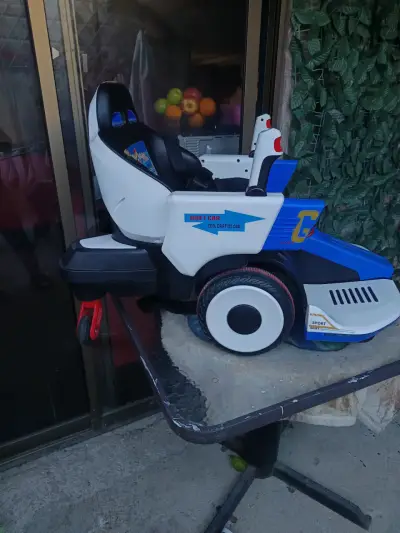 Kart eléctrico infantil con volante y pedales - miniatura 2