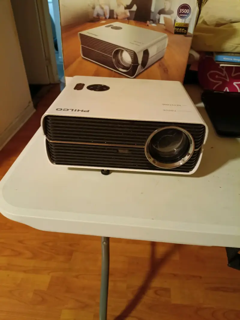 Proyector LED Philco 3500 lúmenes Full HD - 2