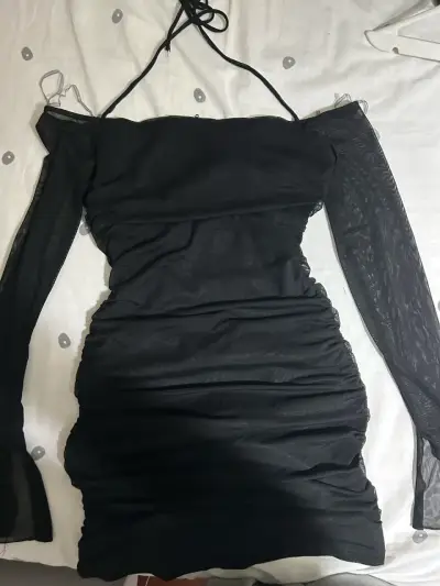 Vestido negro ajustado con mangas largas - miniatura 1