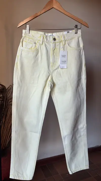 Jeans amarillos MNG nuevos talla 38 - miniatura 3